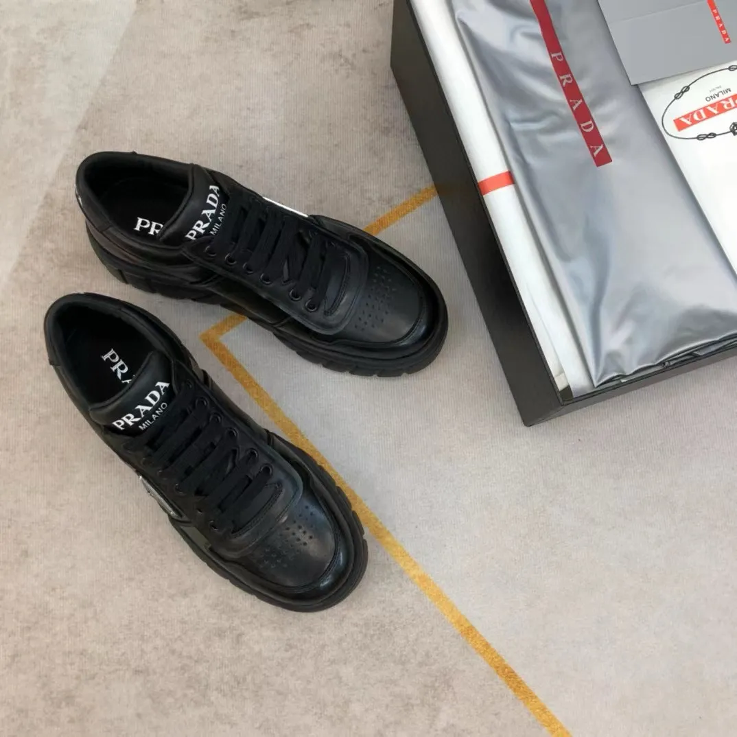 Factory price: 420💰Prada new men's leather sports shoes, the highest version on the market, any comparison is welcome🆚! The original leather has excellent texture and is super high-end! Fetal sheep net lining imported from Italy, removable pad! Luxurious materials and fine workmanship, highly recommended! Code number: 38-44, customized 45